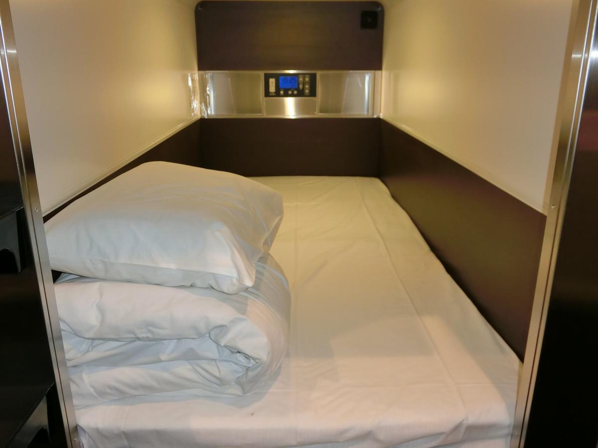 Capsule Hotel Valie Ebisucho Осака Екстериор снимка